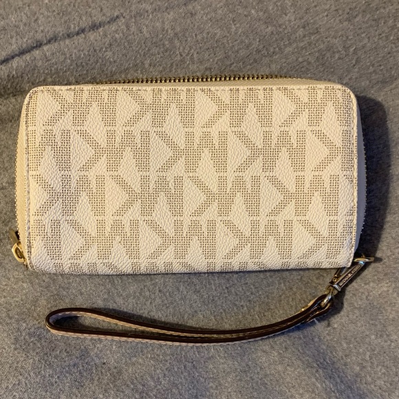 Michael Kors Cream Wristlet - Picture 2 of 6